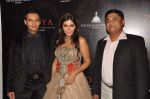 Nisha Jamwal at Zoya introduces exquisite Jewels of the Crown jewellery line in Mumbai on 13th April 2013 (139).JPG
